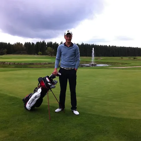 Tollundgaard Golf Park & *